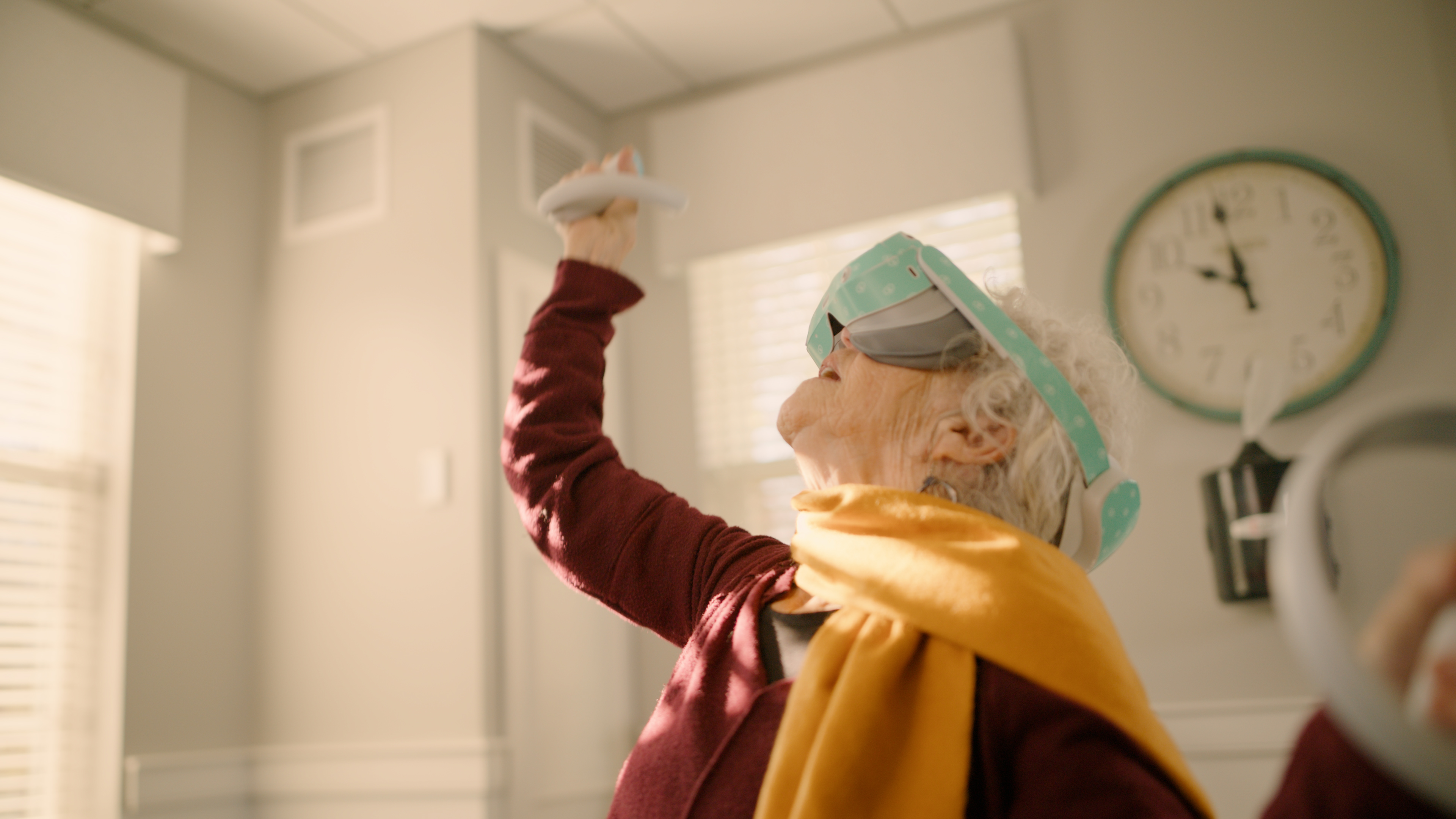 senior experiencing vr